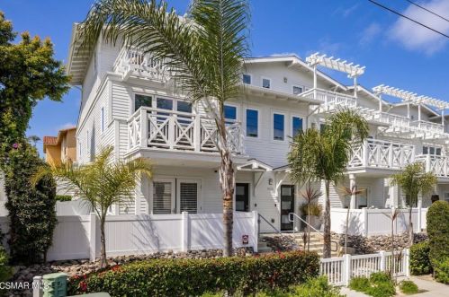 3353 Lincoln St, Carlsbad, CA 92008-3132