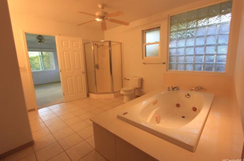 3086 Kaohinani Dr, Honolulu HI  96817-1040 exterior