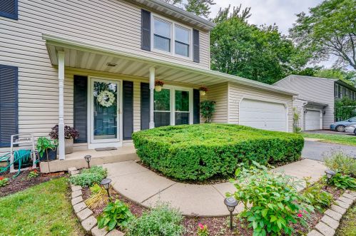 1105 Huntleigh Dr, Naperville, IL 60540-8210