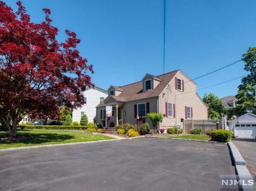 60 Wilkens Dr, Dumont, NJ 07628-1144