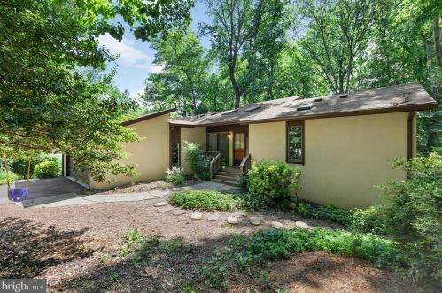 2075 Amberjack Ct, Herndon, VA 20191-1301