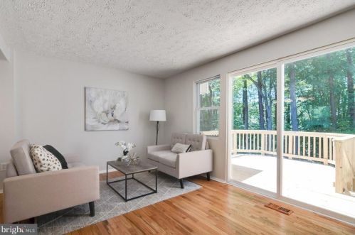 8444 Sugar Creek Ln, Springfield, VA 22153-3849