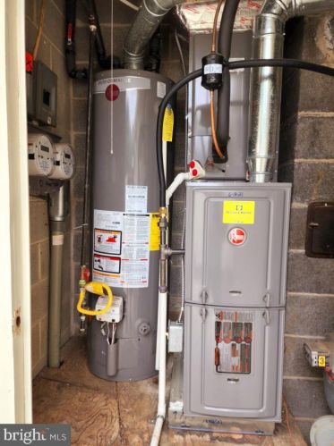 50 Valleybrook Dr, Lancaster PA  17601-4612 exterior