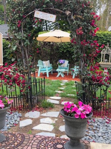 1102 Riviera Dr, Santa Ana CA 92706-1543 exterior