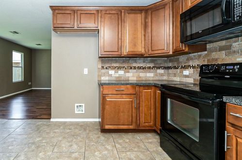 5840 Parkview Hills Ln, Fort Worth TX  76179-3797 exterior