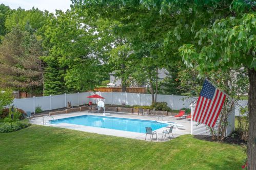 27 Bramblewood Dr, Portland, ME 04103-3792