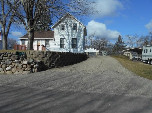 215 Herbert St, Waterville, MN 56096-1139