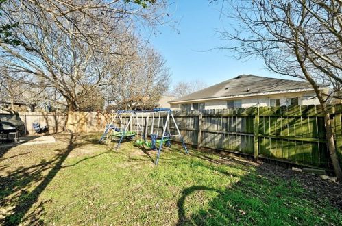 7905 Bramble Bush Dr, Austin TX  exterior