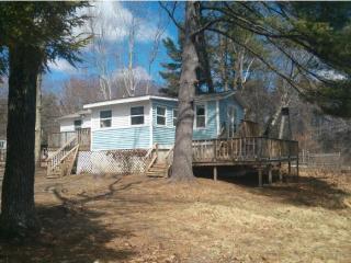 16 Tibbetts Rd, Fremont, NH 03044-3573