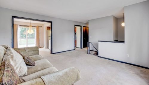 3 Lakeview Ave, Andover, NJ 07821-4550