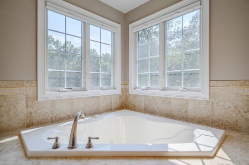 5 Clydesdale Ct, Upper Stepney CT  06468-1368 exterior