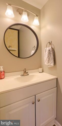 72 Lexton Dr, York PA 17404-9438 exterior