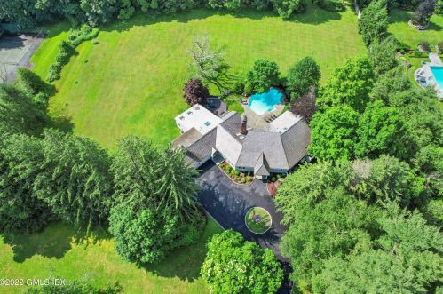 6 Reynwood Mnr, Greenwich CT  06831-3145 exterior