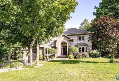 3102 Parkwood Ln, Duluth, MN 55811-5805