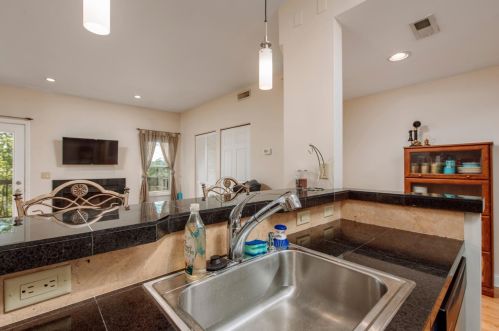 929 Auburnview Dr, Cincinnati OH  45206-2582 exterior