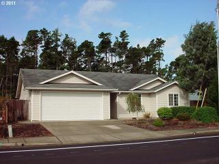 3589 Oak St, Florence, OR 97439-8919