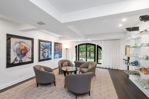 257 Delaware Pl, Chicago, IL 60611-1715