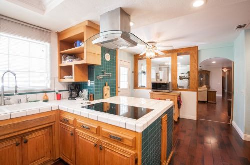 16273 Rancho Escondido Dr, Riverside CA  92506-5814 exterior