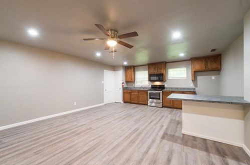 6365 Cinnamon Oaks Dr, Dallas TX  75241-5917 exterior