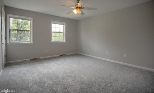 9 Mill Pond Dr, Lancaster PA  17603-7412 exterior