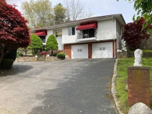 2 Monson St, Providence, RI 02919-6511
