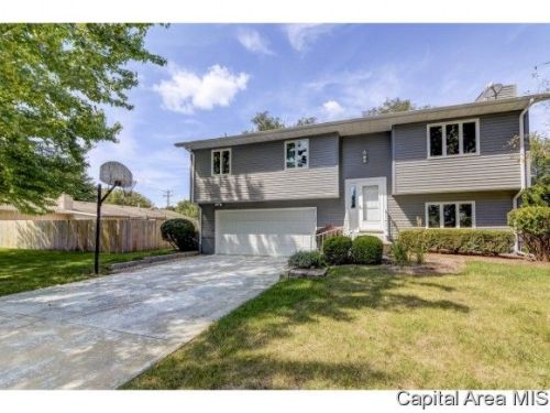 809 Evergreen Dr, Chatham, IL 62629-1117