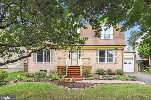 1221 Pinecrest Cir, Silver Spring MD 20910-1626 exterior