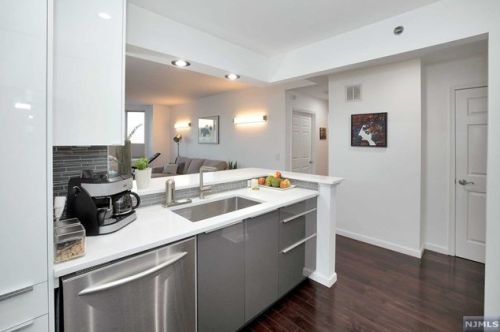 2216 City Pl, Edgewater NJ  07020-3155 exterior