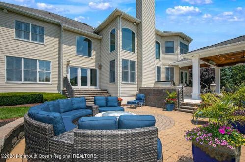 15 Pegasus Dr, Tinton Falls NJ 07724-2875 exterior