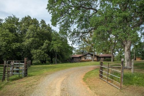 11523 Dry Creek Ln, Browns Valley, CA 95918-9745