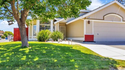 802 Oak Brook Dr, Vacaville, CA 95687-7403