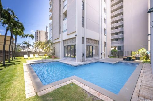 2100 Date St, Honolulu HI  96826-4033 exterior