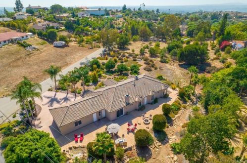 2021 Pleasant Heights Dr, Vista CA  92084-2844 exterior