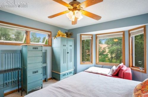 1070 Kings Crown Rd, Woodland Park CO 80863-7732 exterior