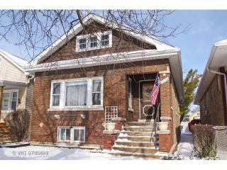 5430 Waveland Ave, Chicago, IL 60641-3231