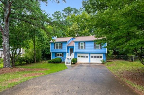 2789 Pine Meadow Dr, Marietta, GA 30066-5631