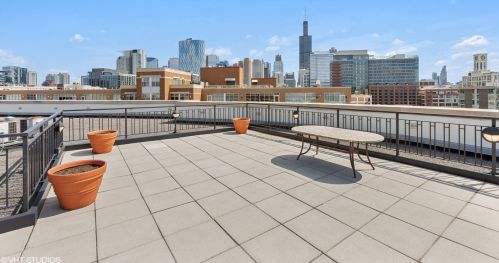 1000 Adams St, Chicago IL  60607-2912 exterior