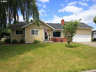 316 Blackstone St, Springfield, OR 97477-1455