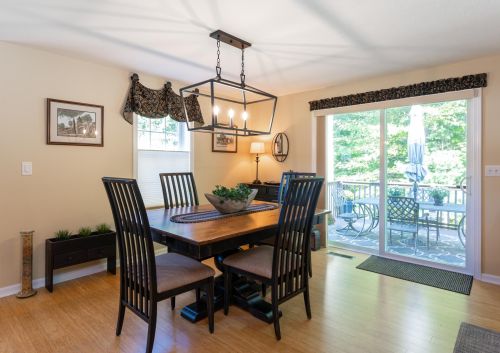 38 Glasgow Cir, Hudson NH  03051-3759 exterior