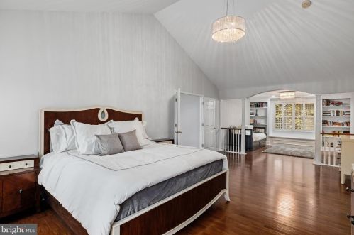 3 Kings Ln, Tavistock NJ 08033-1230 exterior