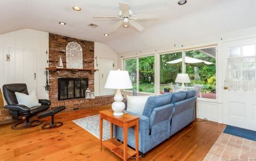 88 Goodrich Rd, Glastonbury, CT 06033-3013
