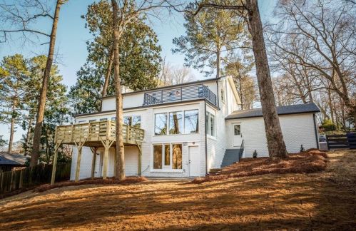 2462 Echo Dr, Atlanta GA  30345-3527 exterior