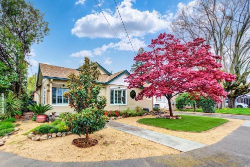 301 Almond St, Vacaville, CA 95688-4406