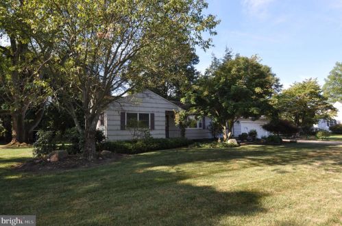 294 Perrineville Rd, Trenton, NJ 08691-2413
