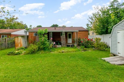 8974 Daly Rd, Cincinnati OH 45231-4637 exterior