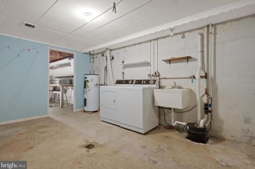 1035 Devonshire Rd, Lancaster PA  17601-1610 exterior