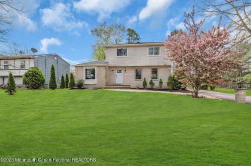 503 Hemlock Ln, Lakehurst, NJ 08759-6115