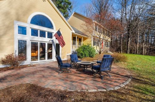 18 Old Amherst Rd, Mount Vernon, NH 03057-1608