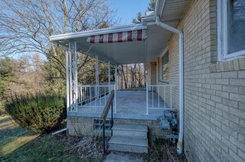 1387 Route 989, Rochester PA  15074-2749 exterior