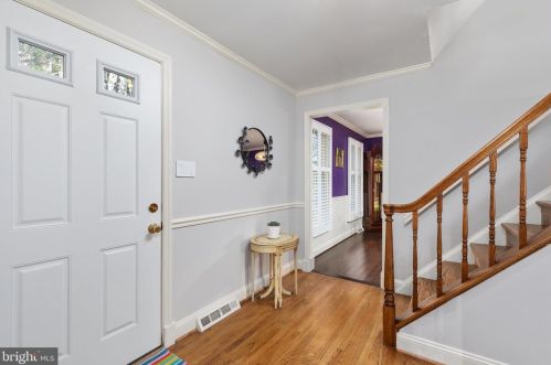 2708 Soapstone Dr, Herndon, VA 20191-3719